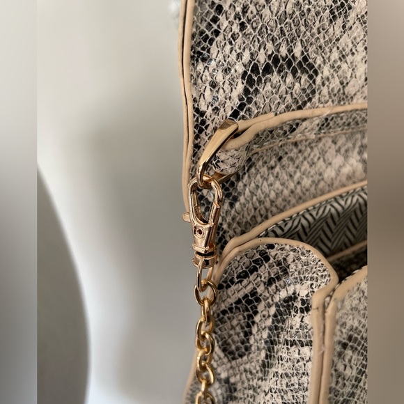 Urban Expressions Mini Python CrossBody Hand Bag - Picture 9 of 10